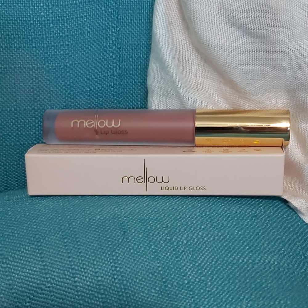 BNIB Mellow liquid lip gloss
